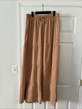 Wide legged pants in Camel